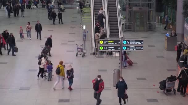 Hall Départ Des Vols Internationaux Aéroport Domodedovo Passagers Portant Des — Video