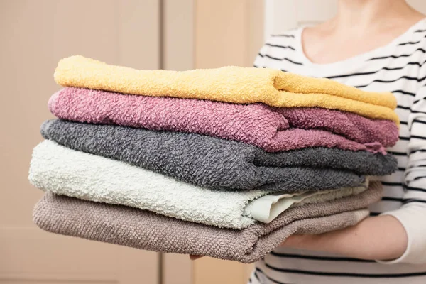Woman Holds Stack Clean Terry Towels Folding Clean Linen Cleaning — Foto de Stock