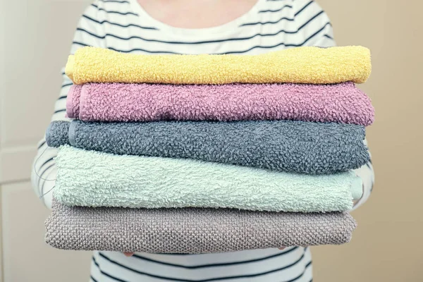 Woman Holds Stack Clean Terry Towels Folding Clean Linen Cleaning — Stock fotografie