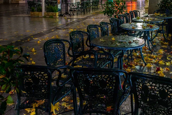 Jesienny Krajobraz Liśćmi Tarasach Restauracji — Zdjęcie stockowe