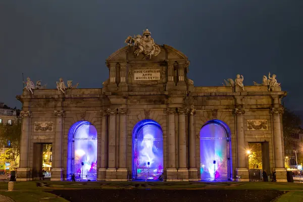 Мадрид Испания Октября 2021 Года Ночное Фото Пуэрта Алькаль Освещенная — стоковое фото