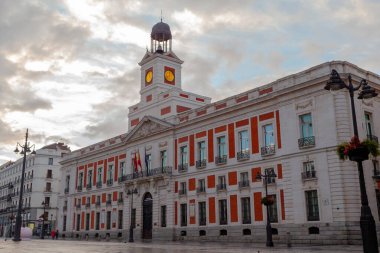 Madrid, İspanya 1 Kasım 2021, Madrid Puerta del Sol, gün doğumunda.