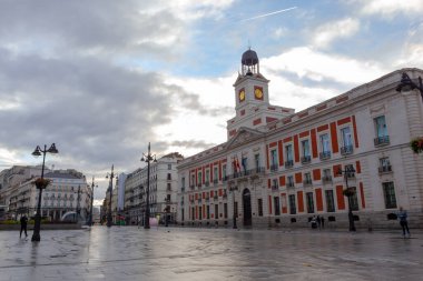 Madrid, İspanya 1 Kasım 2021, Madrid Puerta del Sol, gün doğumunda.