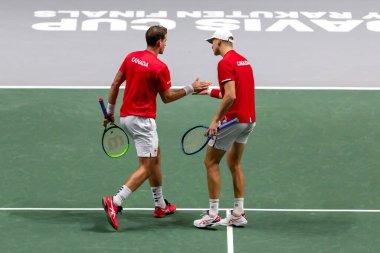 Madrid, İspanya-25 Kasım 2021: Madrid 'deki Casa de Campo Panayırı' nda İsveç ve Kanada arasındaki Davis Kupası yarışması