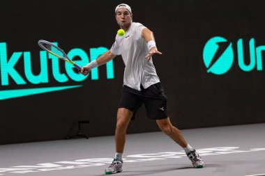 Madrid, İspanya - 1 Aralık 2021: Madrid 'deki Casa de Campo Panayırı' nda Almanya ile Rusya arasındaki Davis Kupası yarışması. Jan-Lennard Struff Davis Kupası 'nda Rusya ile yarışıyor