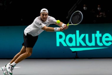 Madrid, İspanya - 1 Aralık 2021: Madrid 'deki Casa de Campo Panayırı' nda Almanya ile Rusya arasındaki Davis Kupası yarışması. Jan-Lennard Struff Davis Kupası 'nda Rusya ile yarışıyor