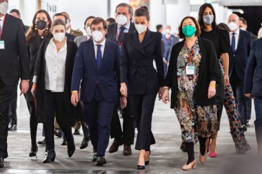 Madrid, İspanya - 24 Şubat 2022: Kraliçe Leticia Madrid 'deki Uluslararası Sanat Fuarı' nın açılışını Madrid Belediye Başkanı ve Sanat Fuarı direktörü ile birlikte gerçekleştirdi.