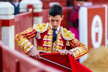 Madrid, İspanya - 9 Nisan 2022: Miraflores de la Sierra 'da Chenel Kupası. Yarışma sırasında boğa güreşçisi Garcia Navarrete.