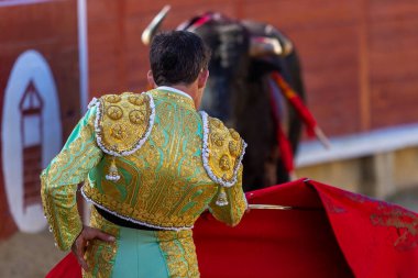 Madrid, İspanya - 9 Nisan 2022: Miraflores de la Sierra 'da Chenel Kupası. Yarışmada boğa güreşçisi Paco Ramos.