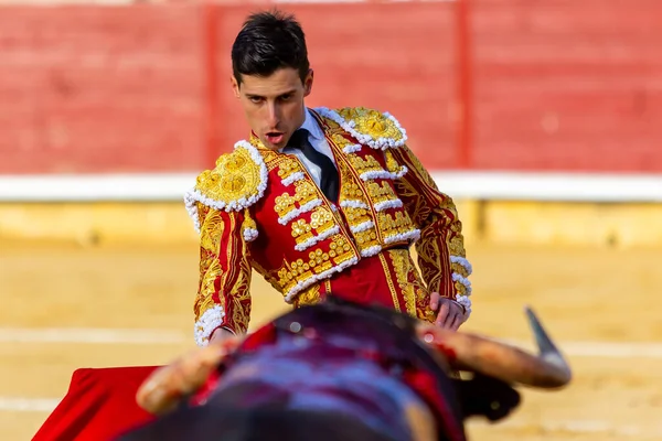 Madrid, İspanya - 9 Nisan 2022: Miraflores de la Sierra 'da Chenel Kupası. Yarışma sırasında boğa güreşçisi Garcia Navarrete.