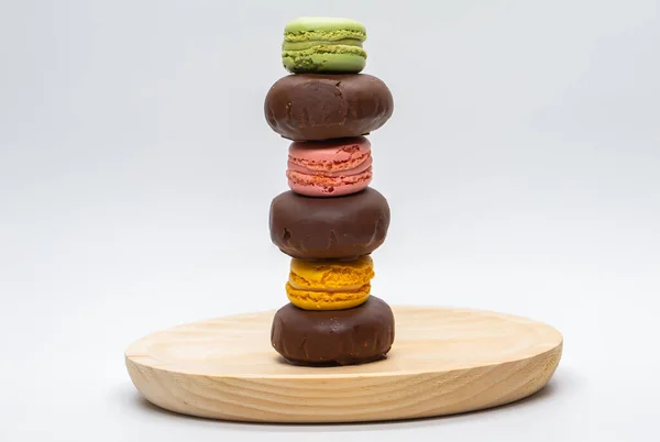 Colored Donuts Macaroons Placed Alternately White Background French Cookies Sweets — Foto Stock