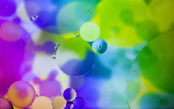 Abstrato Colorido Fundo Óleo Superfície Água Espuma Sabão Com Bolhas — Fotografia de Stock