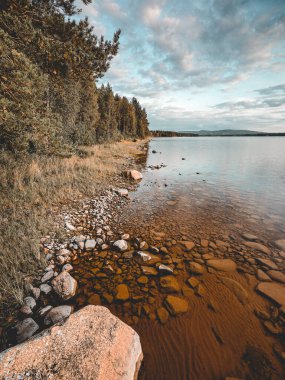 İsveç Darlana 'da Siljan Gölü' nde gün batımı  