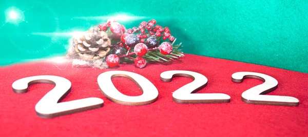 Новий рік 2022, цифри на червоному тлі — стокове фото