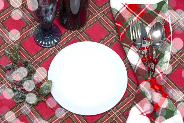İskoç tarzı Noel masası. Noel yemeği tabağı.