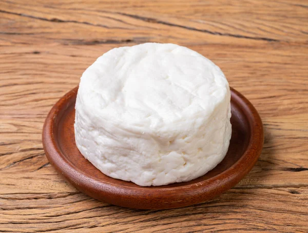 Фрескальный Сыр Типичный Бразильский Свежий Белый Сыр Над Деревянным Столом — стоковое фото