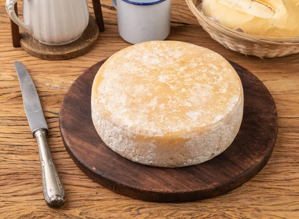 Canastra Käse Aus Minas Gerais Brasilien Mit Brot Und Kaffee — Stockfoto