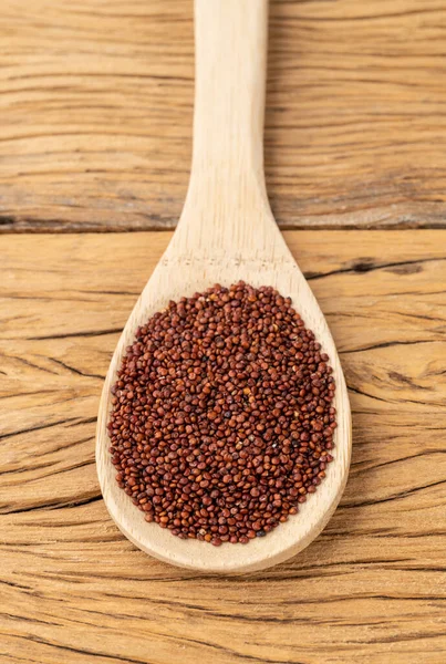 Raw Red Quinoa Spoon Wooden Table — Stock fotografie