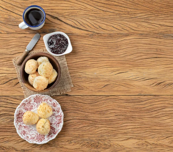 Típico Pão Queijo Brasileiro Prato Café Geléia Espaço Cópia — Fotografia de Stock