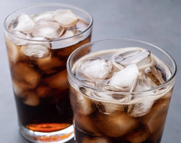 Cola Soda Erfrischungsgetränk Tassen Mit Eis — Stockfoto