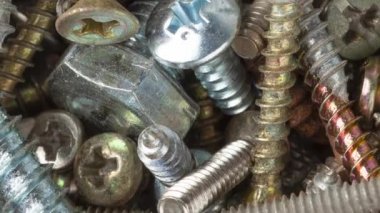 Eski vida ve cıvataların üst yakın görüntüsü.