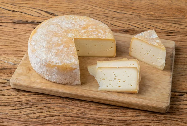 Canastra Käse Aus Minas Gerais Brasilien Über Holztisch — Stockfoto