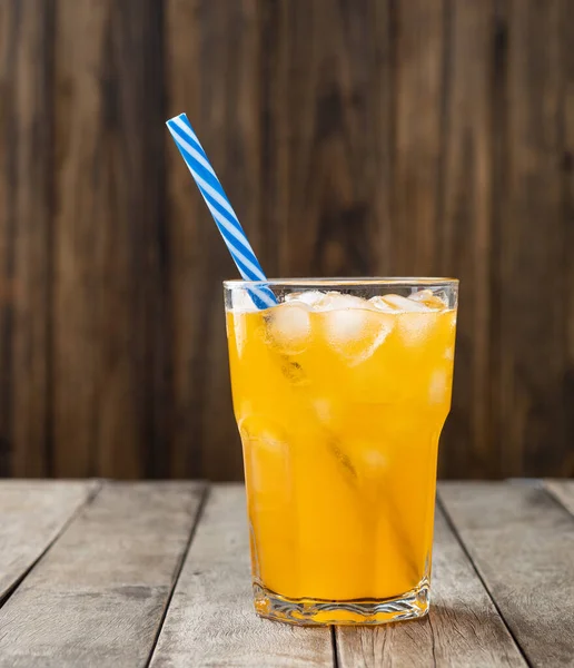 Orange Soda Glass Ice Straw Wooden Table — ストック写真