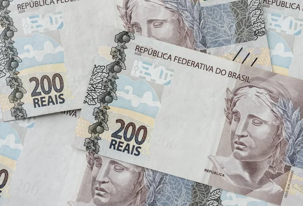 İki yüz Brezilya reel banknotundan oluşan bir toprak..