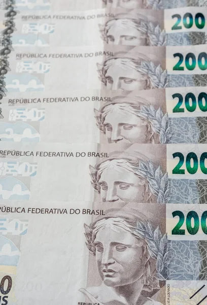 Een Groep Van Tweehonderd Braziliaanse Echte Rekeningen Verspreid — Stockfoto