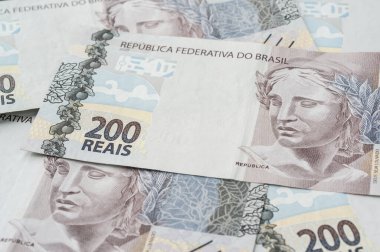 İki yüz Brezilyalı gerçek banknottan oluşan bir grup..