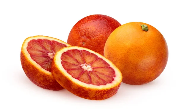 배경에 분리되어 피묻은 오렌지 다발의 전체와 과일들 — 스톡 사진