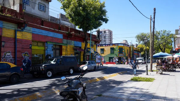 Pessoas Desfrutando Uma Manhã Verão Nas Ruas Coloridas Boca Buenos — Fotografia de Stock