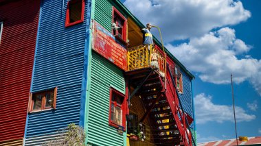 La Boca 'daki güzel renkli eski binalar, Buenos Aires