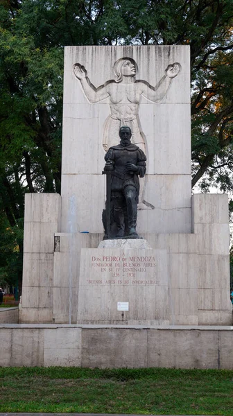 Памятник Педро Мендоса Сан Тельмо Буэнос Айрес — стоковое фото