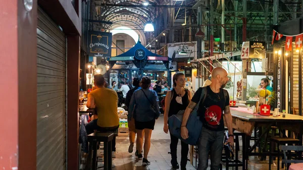 Människor Njuter Lite Lokal Mat San Telmo Marknaden — Stockfoto