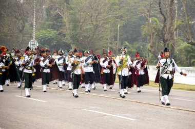 Kalküta, Hindistan - 24 Ocak 2022: Hint ordusu gaydacısı Cumhuriyet Günü 'nde performanslarını sergilediler. Tören her yıl Hint ordusu tarafından 26 Ocak 'ta ulusal bayrağı selamlamak için yapılır..