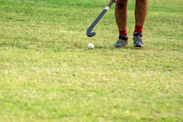 Joueur Hockey Debout Côté Balle Pour Frapper Balle Hockey — Photo