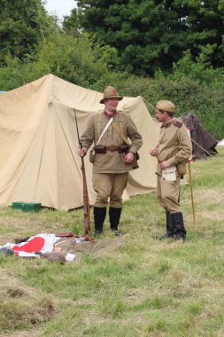 Waterlooville, İngiltere - 3 Haziran 2022 Solent Overlord Askeri Koleksiyoncular Kulübü ikinci dünya savaşını yeniden canlandırıyor. Amaç savaşı yüceltmek değil, dünya tarihinin geçmiş dönemlerinin izleyicilerini eğitmek..