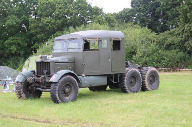 Waterlooville, İngiltere - 13 Ağustos 2021: Solent Overlord Askeri Koleksiyoncular Kulübü tarafından düzenlenen yıllık toplantıda askeri araç sergileniyor