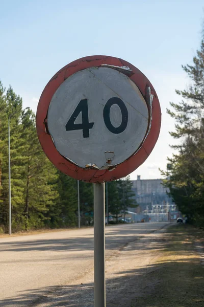 Обмеження швидкості дорожнього знаку 40 кілометрів на годину . — стокове фото