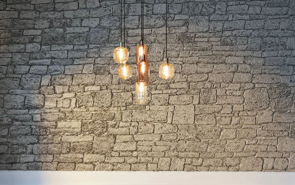 Tuğla duvar iç dizaynı ev, ofis, otel ve yatak odası için modern lamba. 3B illüstrasyon