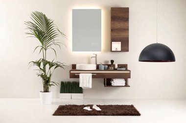 Temiz banyo tarzı ve dekoratif tasarım, modern lamba.