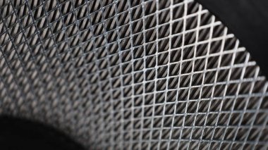 Hava filtresindeki kıvrımlı tel örgüsü. Konuya yakından odaklanmayı seç.