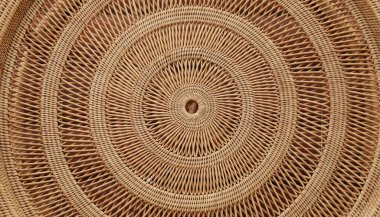 Rattan dokuma daireleri. Güzel kahverengi rattan mobilya desenli arka plan. Seçici odak