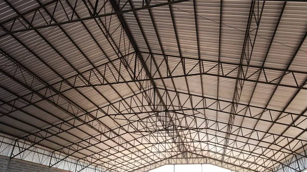 Çelik Yapı Depo Çatısı Aşağıdaki Manzarada Çelik Yapıları Metal Kaplama — Stok fotoğraf