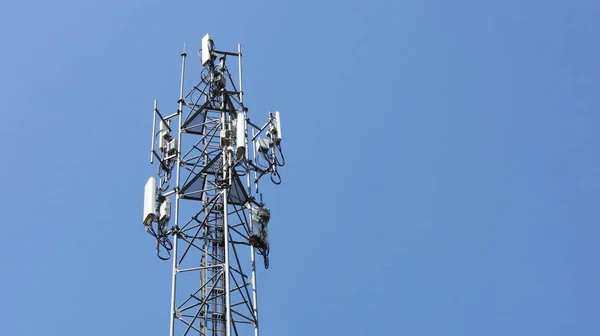 Cellular Base Station Tower Het Basisstation Uitgerust Met Draadloze Radio — Stockfoto
