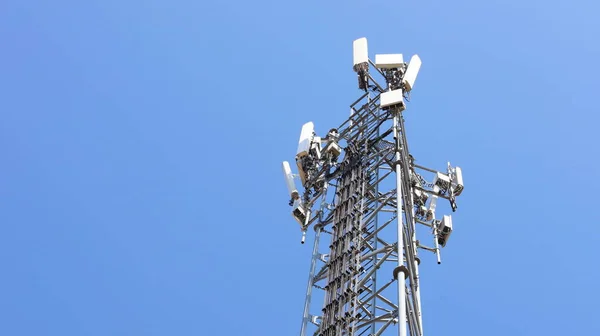 Cellular Base Station Tower Het Basisstation Uitgerust Met Draadloze Radio — Stockfoto