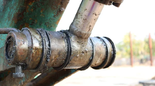 Drehgelenke Mit Verschmutzten Wellenkolben Fettflecken Metallbolzen Eines Alten Blauen Baggers — Stockfoto