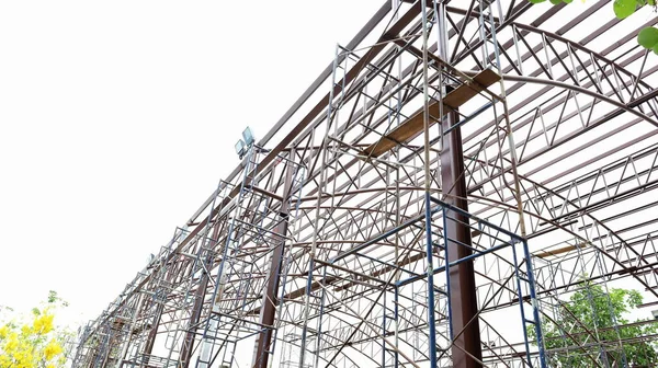 Kubbe Çatısı Metal Yapısı Sütunlar Çelik Çatı Kirişleri Alttaki Beyaz — Stok fotoğraf