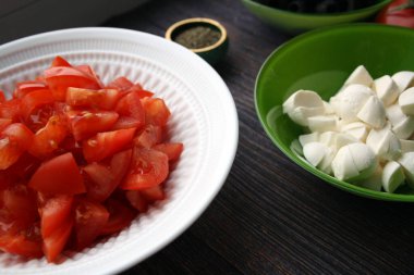 İtalyan salata sosu için malzemeler. Mutfak geçmişi. Metin için boşluk.